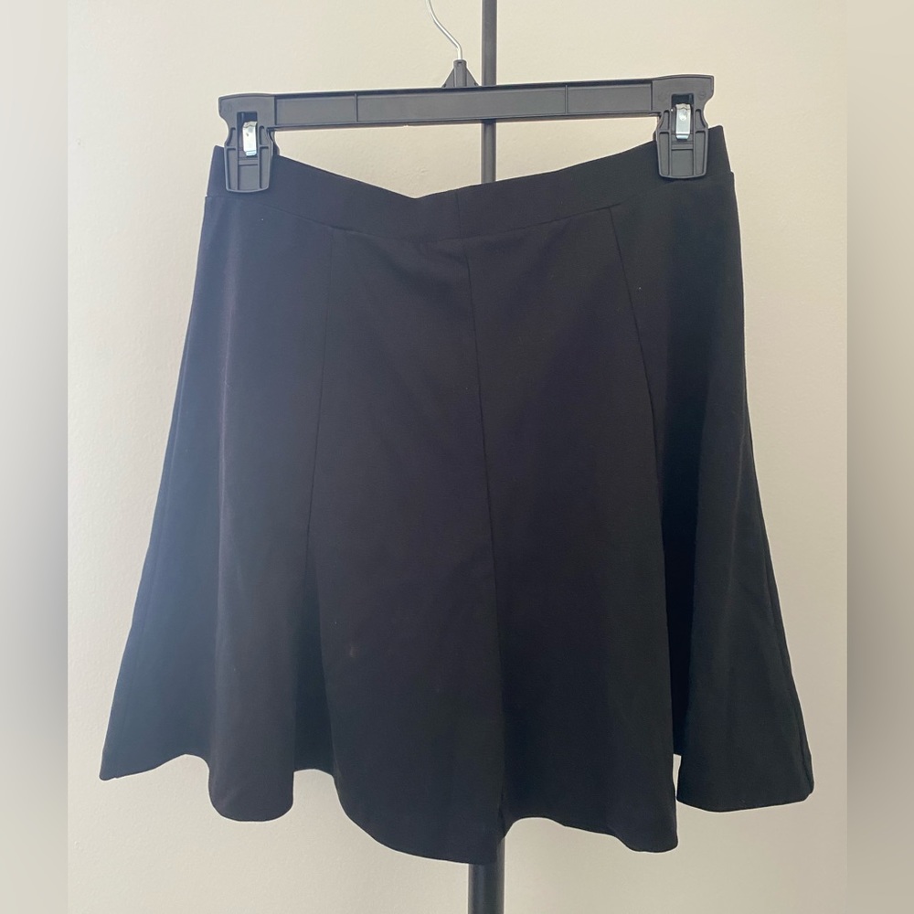 black skirt